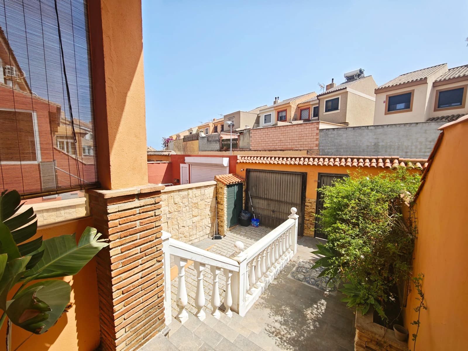 3 sypialnia Dom szeregowy na sprzedaż w Algeciras z garażem - 450 000 € (Ref: 9998845)