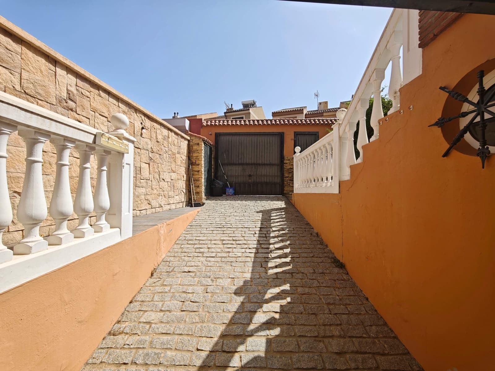 3 sypialnia Dom szeregowy na sprzedaż w Algeciras z garażem - 450 000 € (Ref: 9998845)
