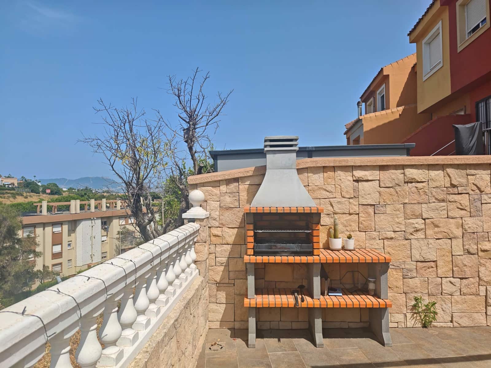 3 bedroom Terraced Villa for sale in Algeciras with garage - € 400,000 (Ref: 9998845)