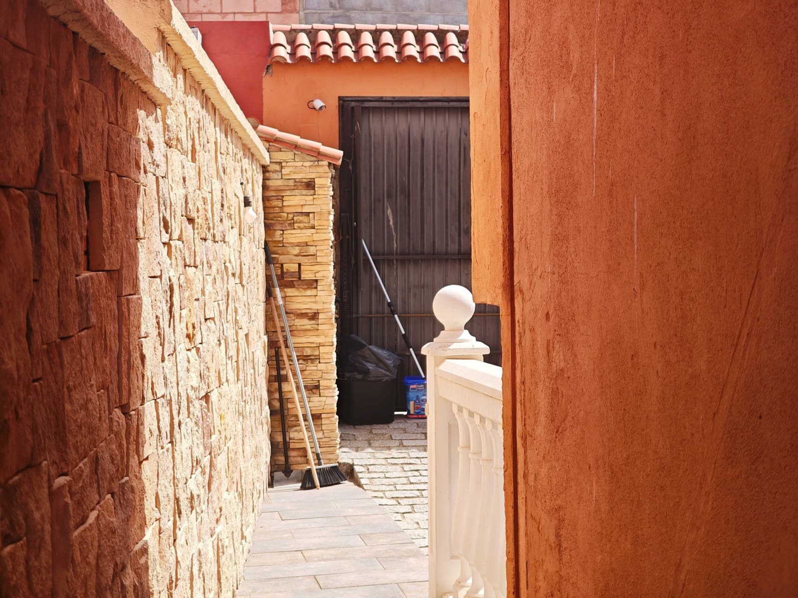 3 bedroom Terraced Villa for sale in Algeciras with garage - € 400,000 (Ref: 9998845)