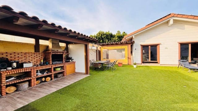 3 quarto Moradia para venda em Guadacorte, Los Barrios - 650 000 € (Ref: 9999642)
