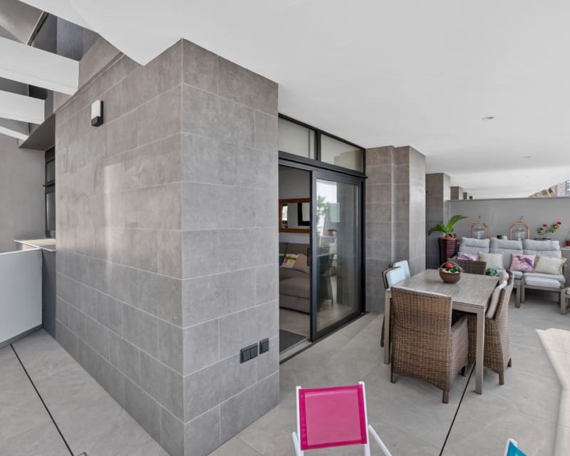 3 bedroom Beach Apartment for sale in Benidorm with pool garage - € 859,000 (Ref: 10052028)