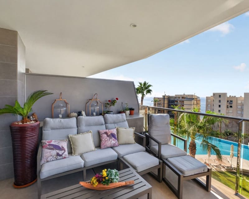 3 bedroom Beach Apartment for sale in Benidorm with pool garage - € 859,000 (Ref: 10052028)