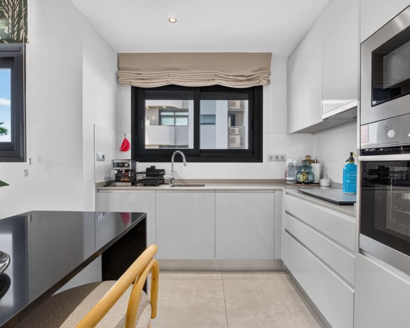 3 bedroom Beach Apartment for sale in Benidorm with pool garage - € 859,000 (Ref: 10052028)