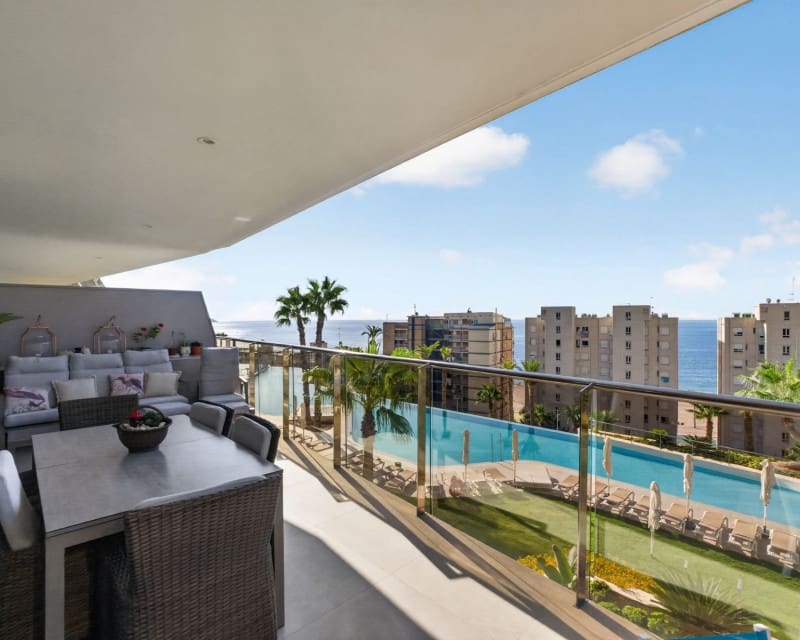 3 bedroom Beach Apartment for sale in Benidorm with pool garage - € 859,000 (Ref: 10052028)