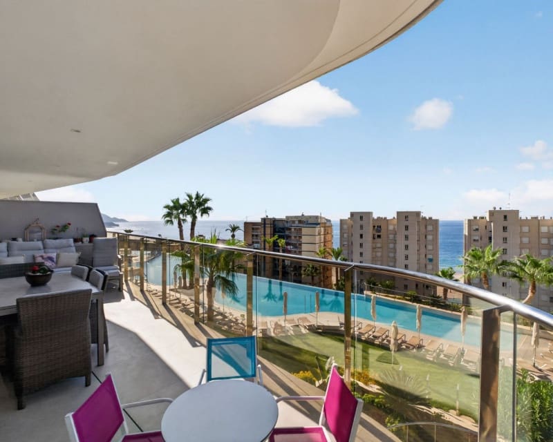 3 bedroom Beach Apartment for sale in Benidorm with pool garage - € 859,000 (Ref: 10052028)