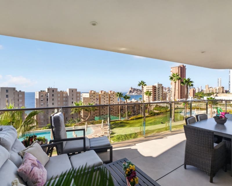 3 bedroom Beach Apartment for sale in Benidorm with pool garage - € 859,000 (Ref: 10052028)