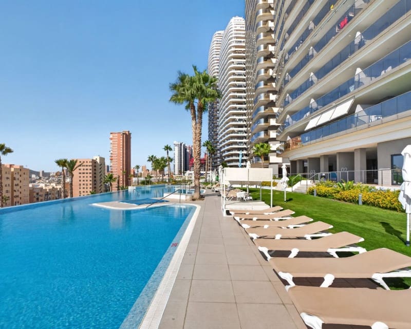 3 bedroom Beach Apartment for sale in Benidorm with pool garage - € 859,000 (Ref: 10052028)