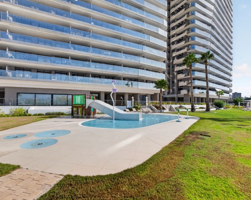 3 bedroom Beach Apartment for sale in Benidorm with pool garage - € 859,000 (Ref: 10052028)