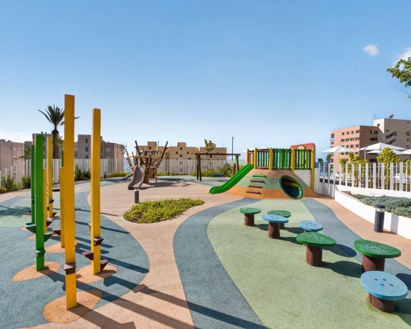 3 bedroom Beach Apartment for sale in Benidorm with pool garage - € 859,000 (Ref: 10052028)