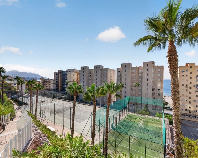 3 bedroom Beach Apartment for sale in Benidorm with pool garage - € 859,000 (Ref: 10052028)