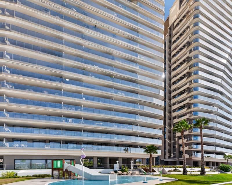 3 bedroom Beach Apartment for sale in Benidorm with pool garage - € 859,000 (Ref: 10052028)
