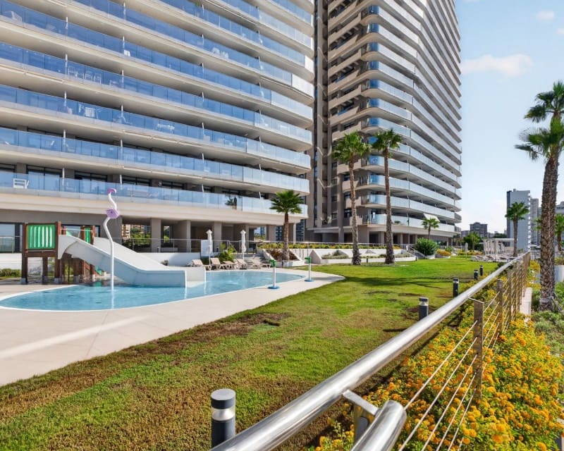 3 bedroom Beach Apartment for sale in Benidorm with pool garage - € 859,000 (Ref: 10052028)