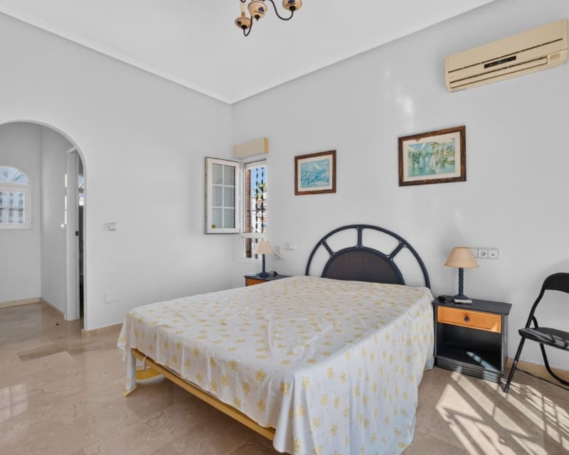 3 Zimmer Villa zu verkaufen in Villamartin mit Pool Garage - 529.000 € (Ref: 10110280)