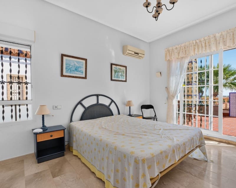 3 Zimmer Villa zu verkaufen in Villamartin mit Pool Garage - 529.000 € (Ref: 10110280)