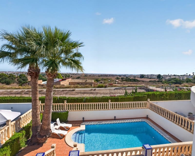 3 Zimmer Villa zu verkaufen in Villamartin mit Pool Garage - 529.000 € (Ref: 10110280)