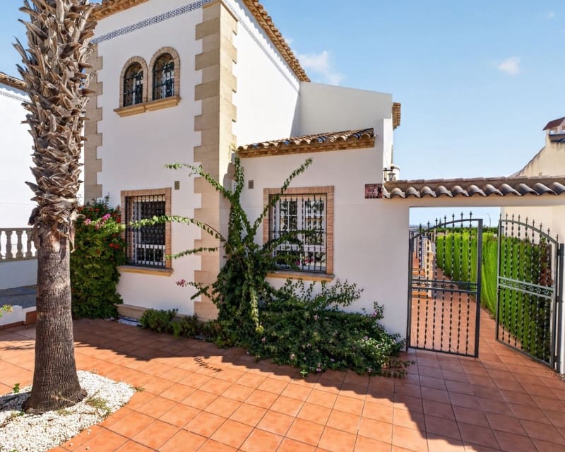 3 Zimmer Villa zu verkaufen in Villamartin mit Pool Garage - 529.000 € (Ref: 10110280)
