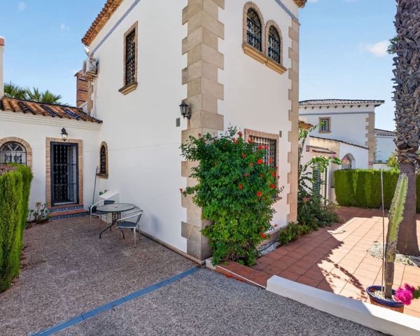 3 camera da letto Villa in vendita in Villamartin, Orihuela con piscina garage - 529.000 € (Rif: 10110280)