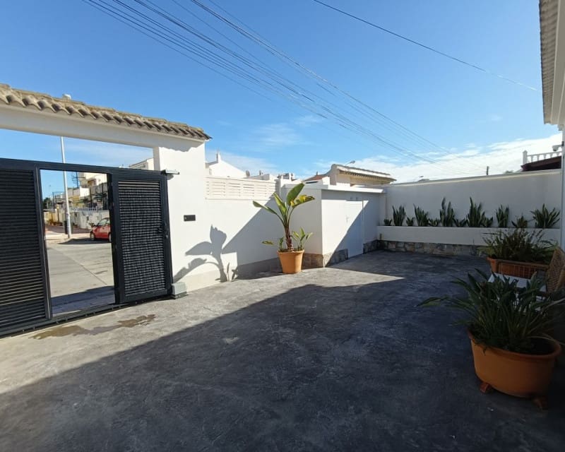 3 bedroom Villa for sale in El Chaparral with pool - € 459,000 (Ref: 8732184)