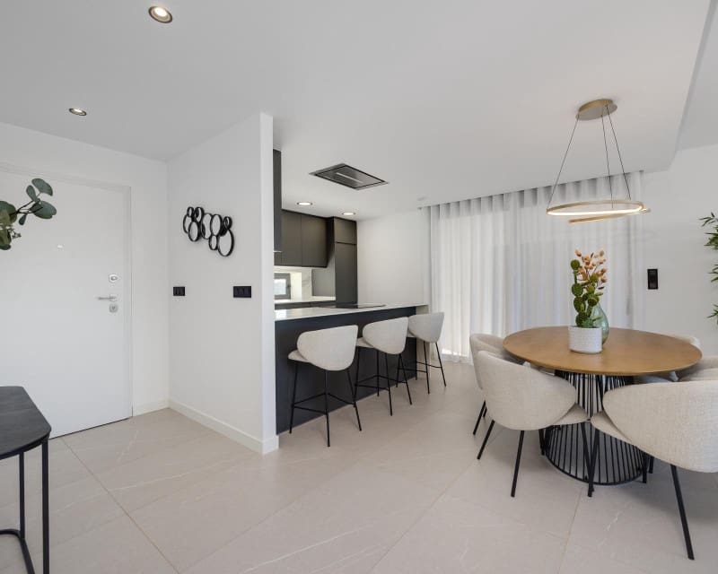 3 slaapkamer Villa te koop in Torrevieja met zwembad - € 595.000 (Ref: 8780397)