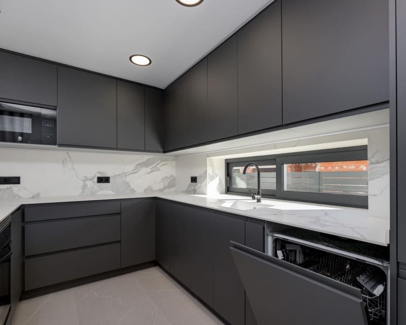 3 slaapkamer Villa te koop in Torrevieja met zwembad - € 595.000 (Ref: 8780397)