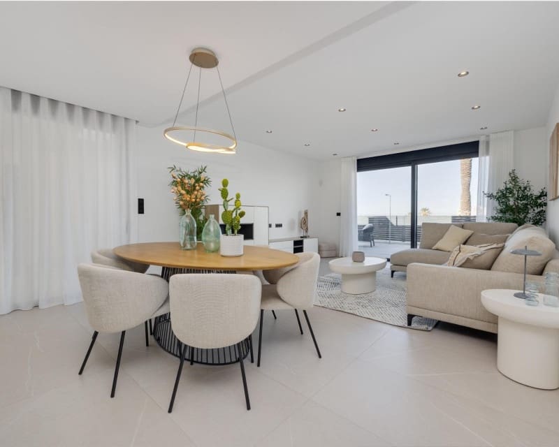 3 slaapkamer Villa te koop in Torrevieja met zwembad - € 595.000 (Ref: 8780397)