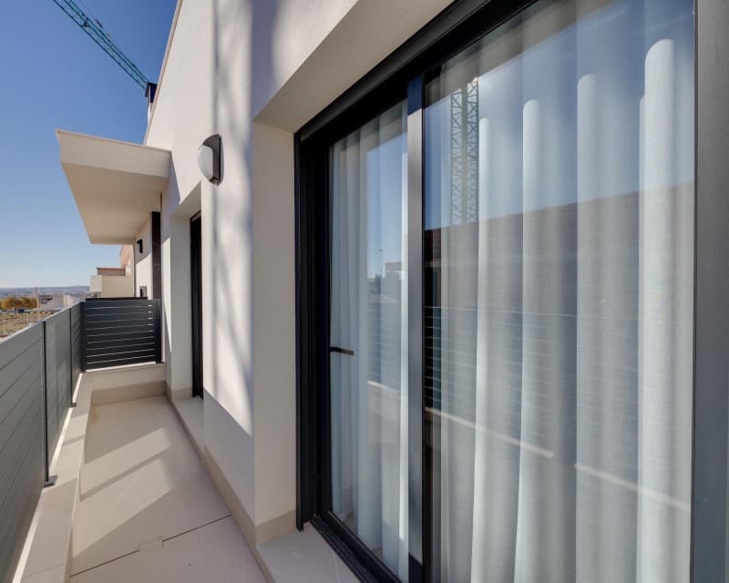 3 slaapkamer Villa te koop in Torrevieja met zwembad - € 595.000 (Ref: 8780397)