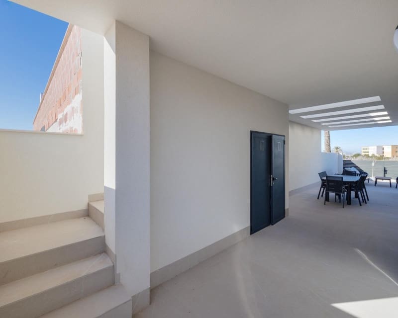 3 slaapkamer Villa te koop in Torrevieja met zwembad - € 595.000 (Ref: 8780397)