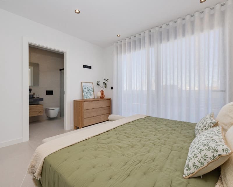 3 chambre Villa/Maison à vendre à Torrevieja avec piscine - 595 000 € (Ref: 8780397)