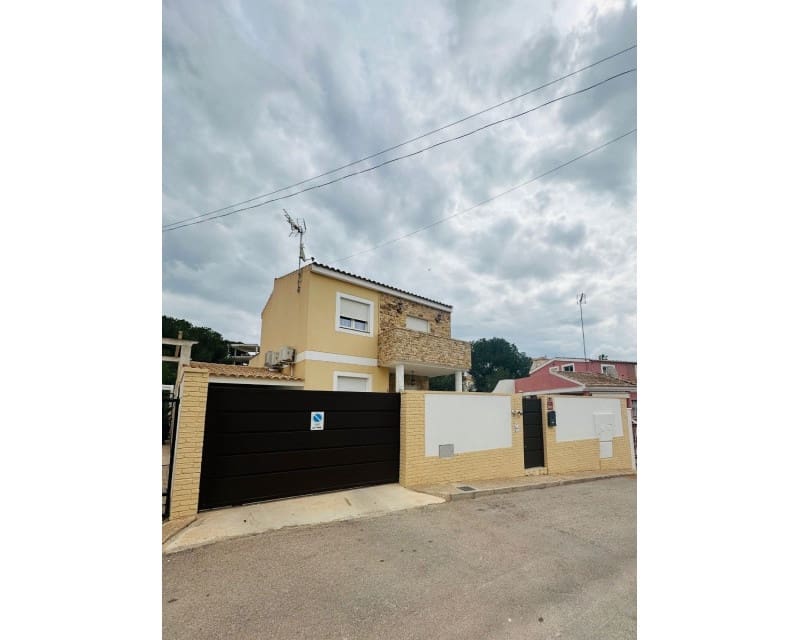 4 soveværelse Villa til salg i Pinar de Campoverde med swimmingpool garage - € 399.000 (Ref: 9597292)