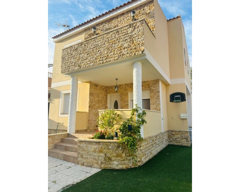 4 soveværelse Villa til salg i Pinar de Campoverde med swimmingpool garage - € 399.000 (Ref: 9597292)