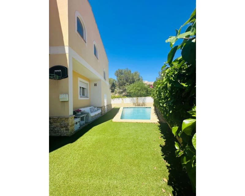 4 soveværelse Villa til salg i Pinar de Campoverde med swimmingpool garage - € 399.000 (Ref: 9597292)