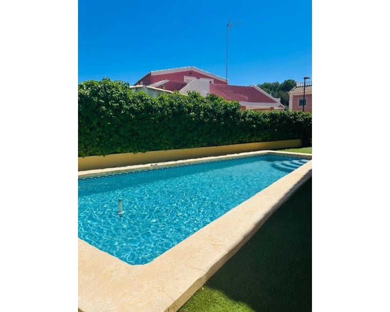 4 soveværelse Villa til salg i Pinar de Campoverde med swimmingpool garage - € 399.000 (Ref: 9597292)