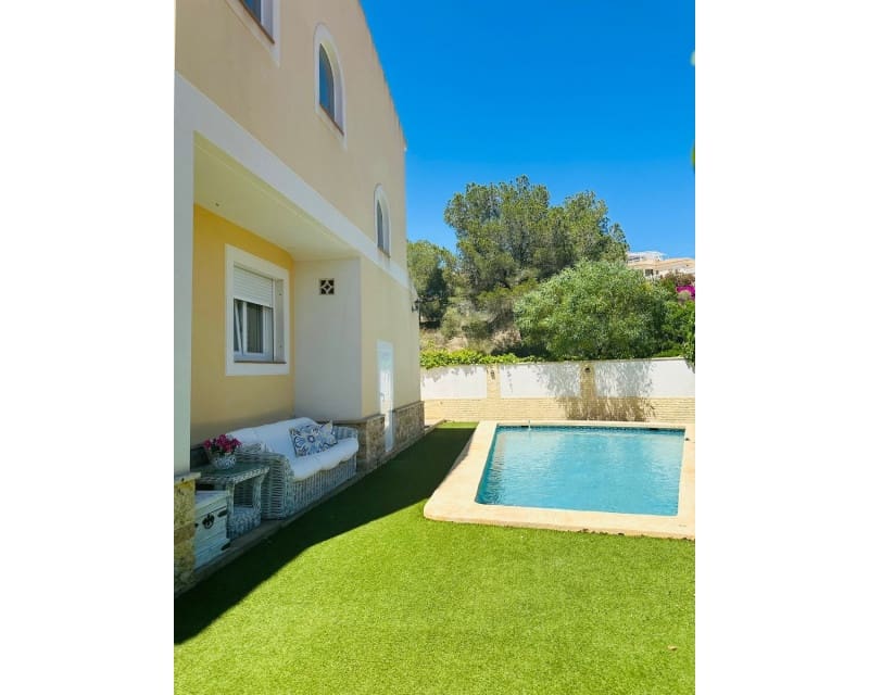 4 soveværelse Villa til salg i Pinar de Campoverde med swimmingpool garage - € 399.000 (Ref: 9597292)