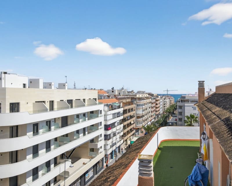 1 bedroom Studio for sale in Torrevieja with garage - € 127,000 (Ref: 9720353)