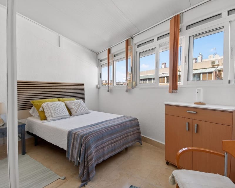 1 bedroom Studio for sale in Torrevieja with garage - € 127,000 (Ref: 9720353)