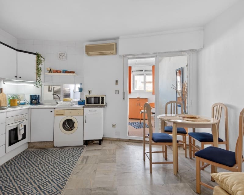 1 bedroom Studio for sale in Torrevieja with garage - € 127,000 (Ref: 9720353)