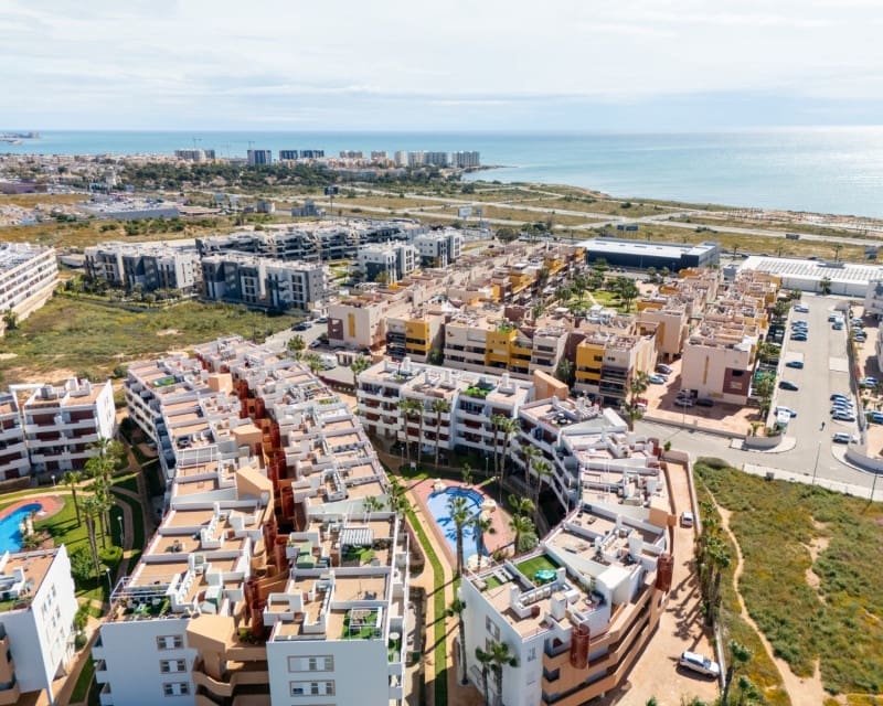 2 quarto Penthouse para venda em Playa Flamenca com piscina garagem - 229 950 € (Ref: 9778769)