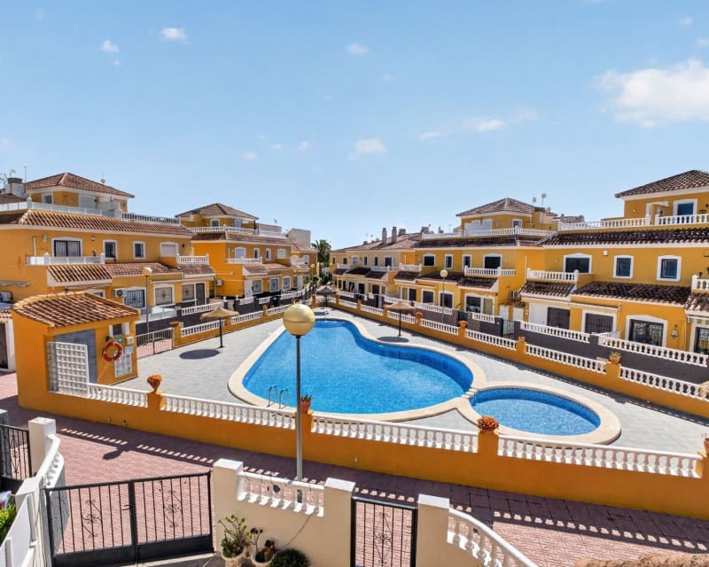 3 slaapkamer Appartement te koop in Playa Flamenca met zwembad - € 269.000 (Ref: 9865971)