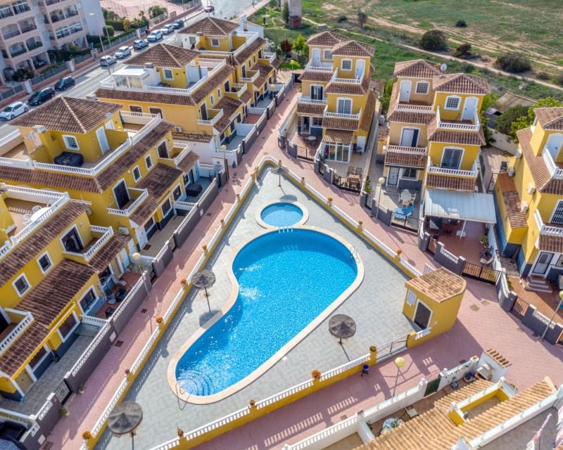3 slaapkamer Appartement te koop in Playa Flamenca met zwembad - € 269.000 (Ref: 9865971)