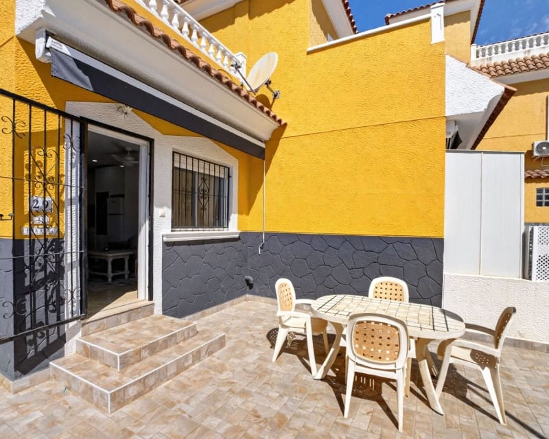3 slaapkamer Appartement te koop in Playa Flamenca met zwembad - € 269.000 (Ref: 9865971)