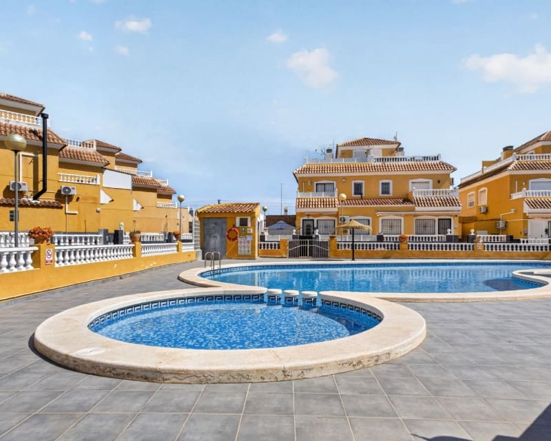 3 slaapkamer Appartement te koop in Playa Flamenca met zwembad - € 269.000 (Ref: 9865971)