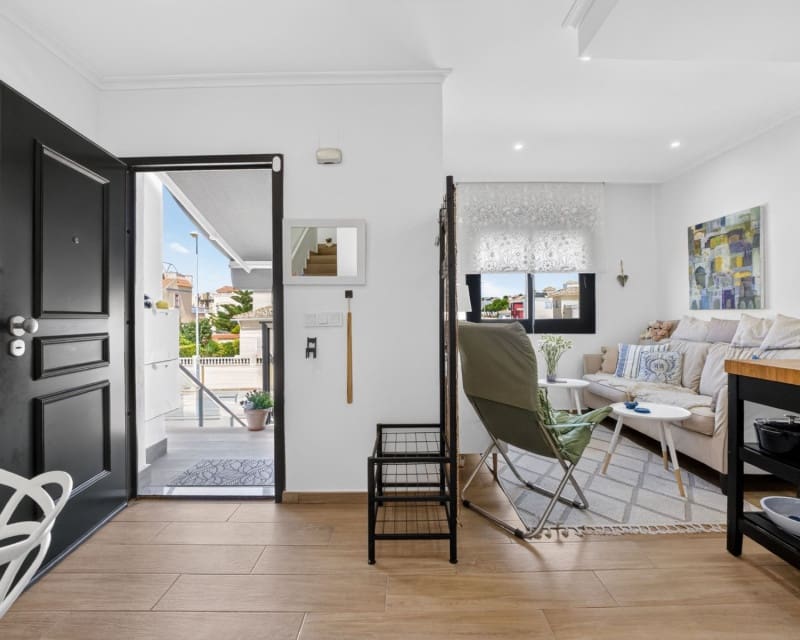 3 soverom Penthouse til salgs i La Zenia med svømmebasseng garasje - € 299 000 (Ref: 9879825)