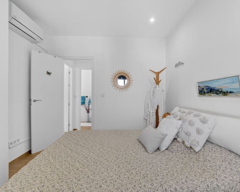 3 soverom Penthouse til salgs i La Zenia med svømmebasseng garasje - € 299 000 (Ref: 9879825)