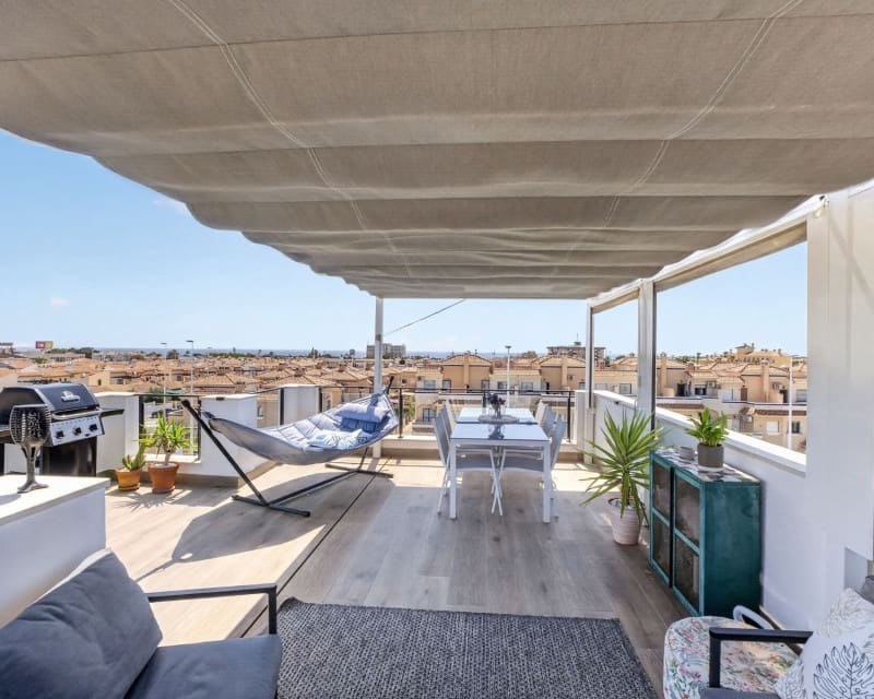 3 soverom Penthouse til salgs i La Zenia med svømmebasseng garasje - € 299 000 (Ref: 9879825)