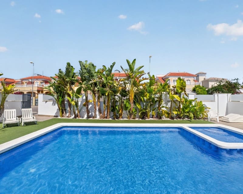 3 soverom Penthouse til salgs i La Zenia med svømmebasseng garasje - € 299 000 (Ref: 9879825)