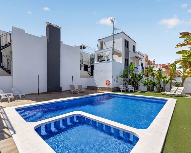 3 soverom Penthouse til salgs i La Zenia med svømmebasseng garasje - € 299 000 (Ref: 9879825)