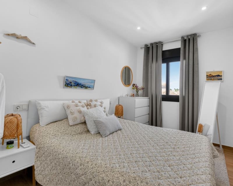 3 soverom Penthouse til salgs i La Zenia med svømmebasseng garasje - € 299 000 (Ref: 9879825)