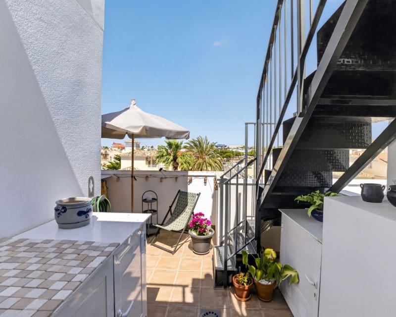 3 soverom Penthouse til salgs i La Zenia med svømmebasseng garasje - € 299 000 (Ref: 9879825)
