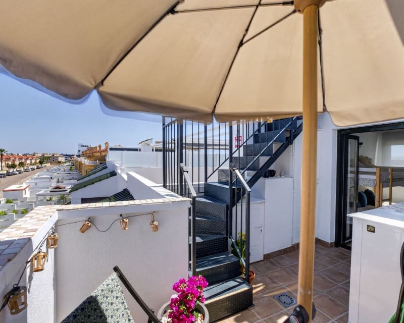 3 soverom Penthouse til salgs i La Zenia med svømmebasseng garasje - € 299 000 (Ref: 9879825)